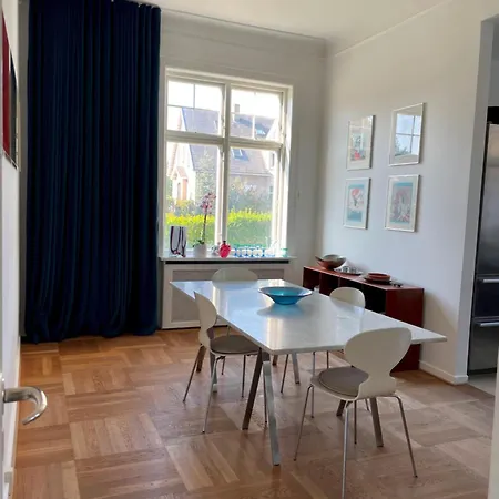 Apartment With Private Garden Hellerup